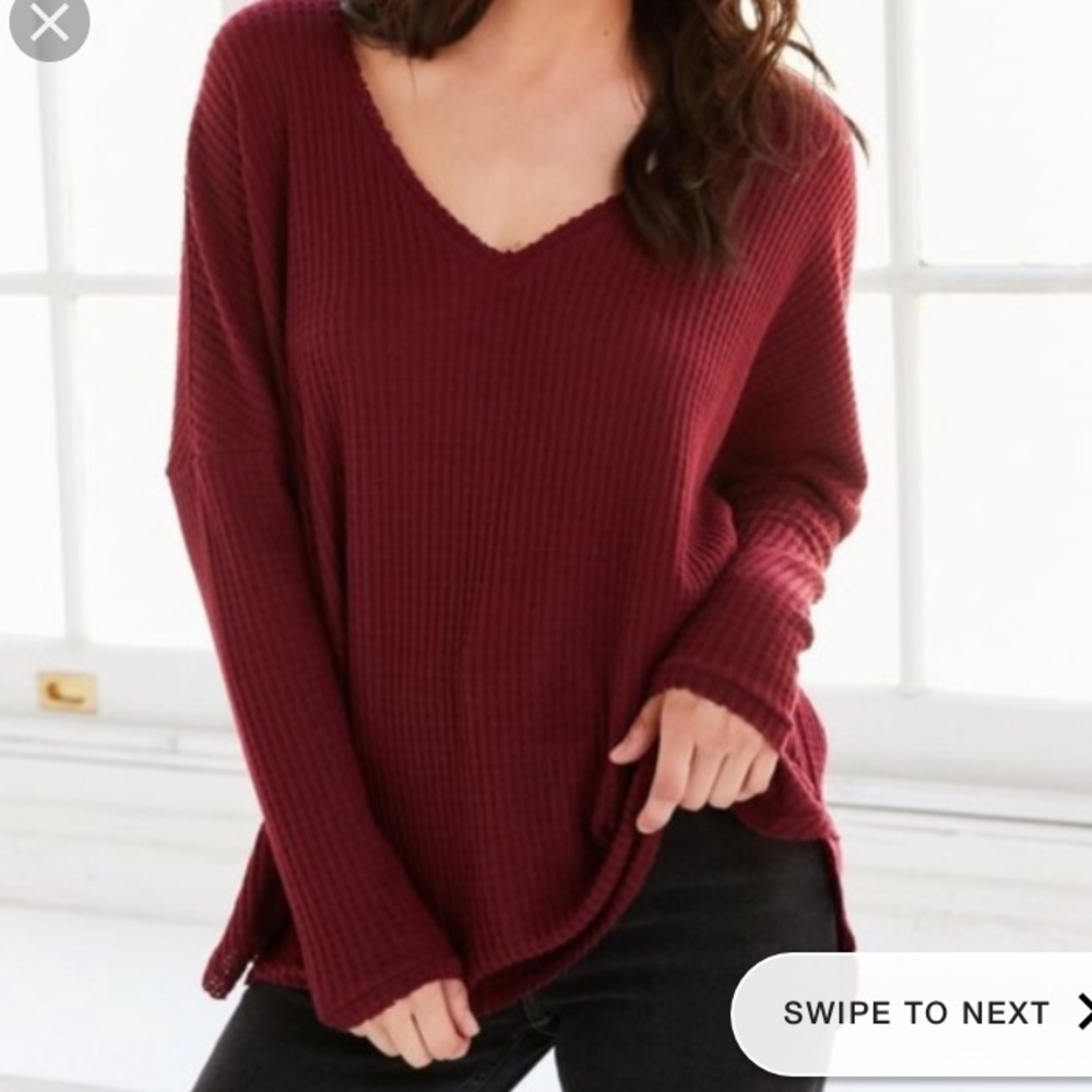 URBAN OUTFITTERS BURGUNDY TEE/sweater